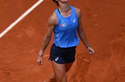 开云下载-田径比赛惊现黑马，外国选手夺冠