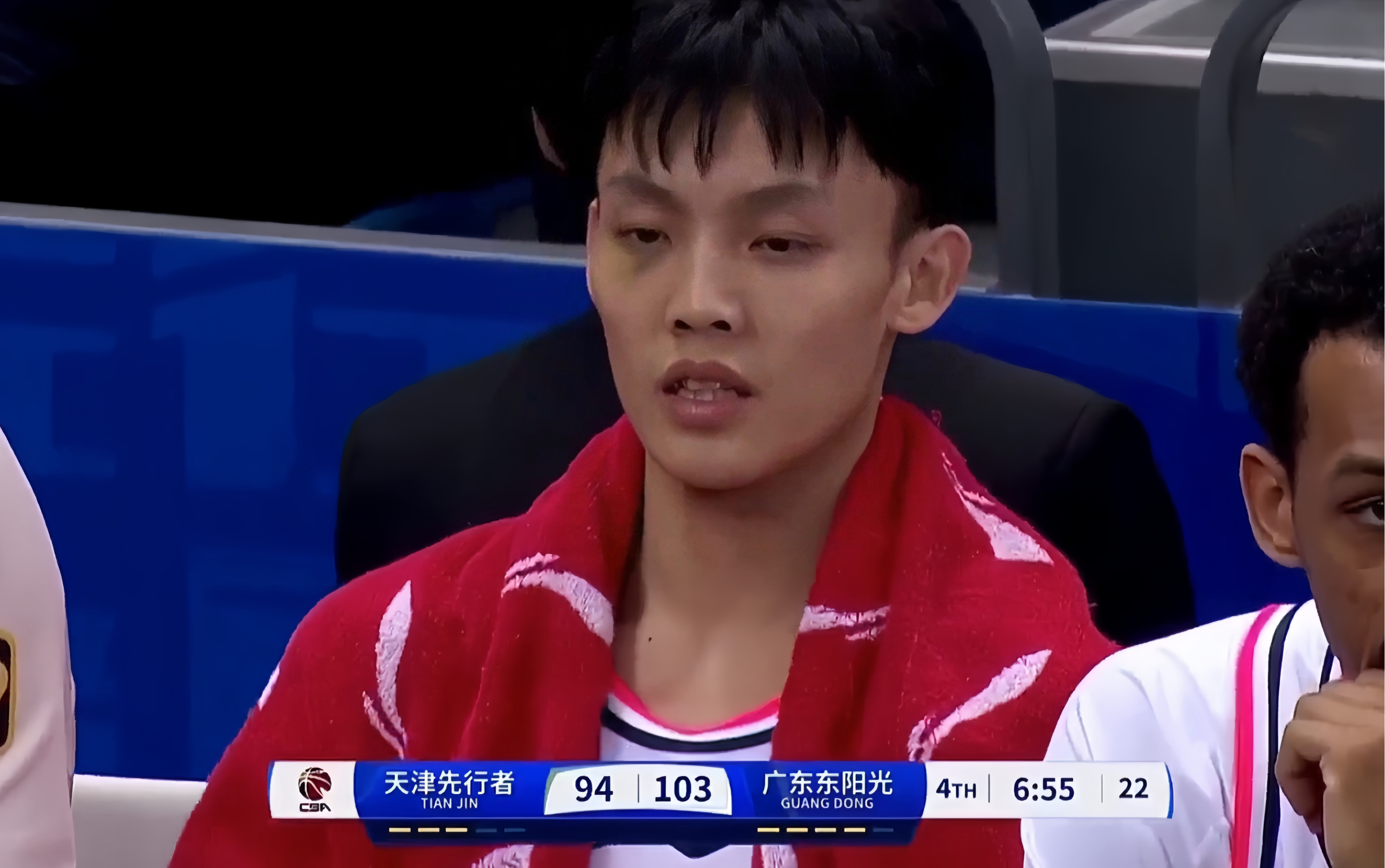 广东男篮在比赛中表现出色夺得胜利