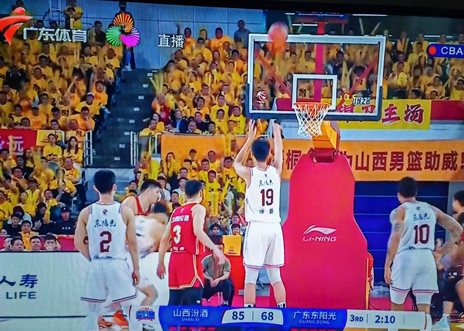 八一男篮主场战胜山西队
