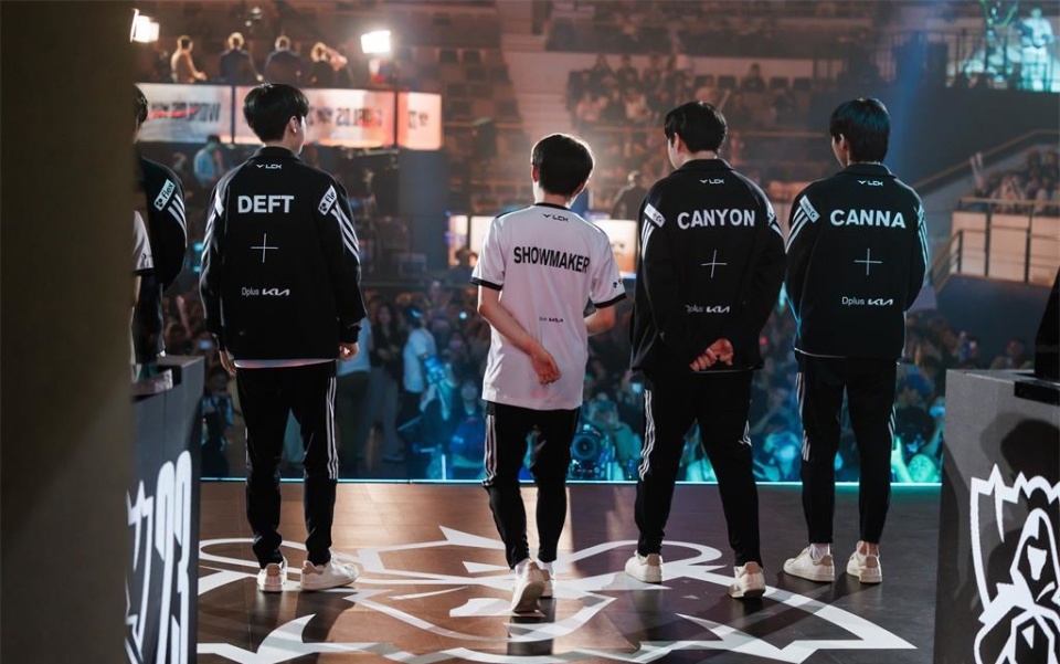 FNC碾压EDG，Canyon团战一打五半决赛2:0（上海）