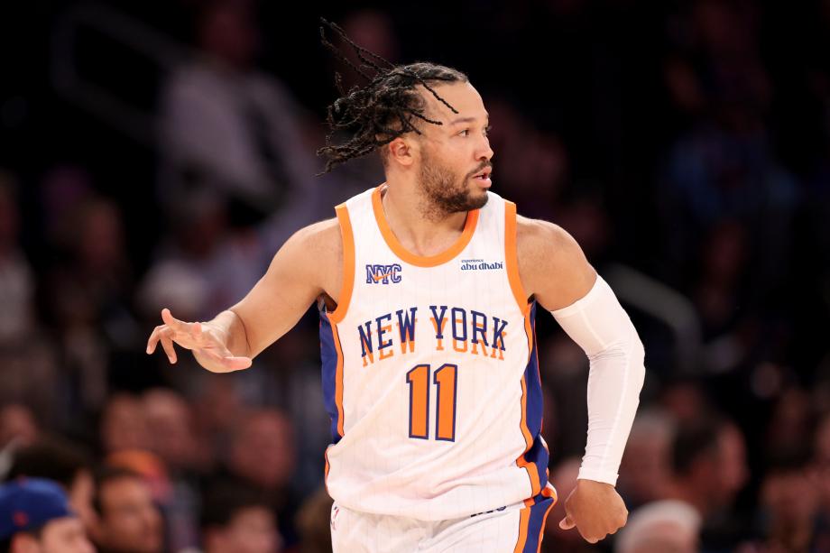 尼克斯客场胜雄鹿，豪取十连胜