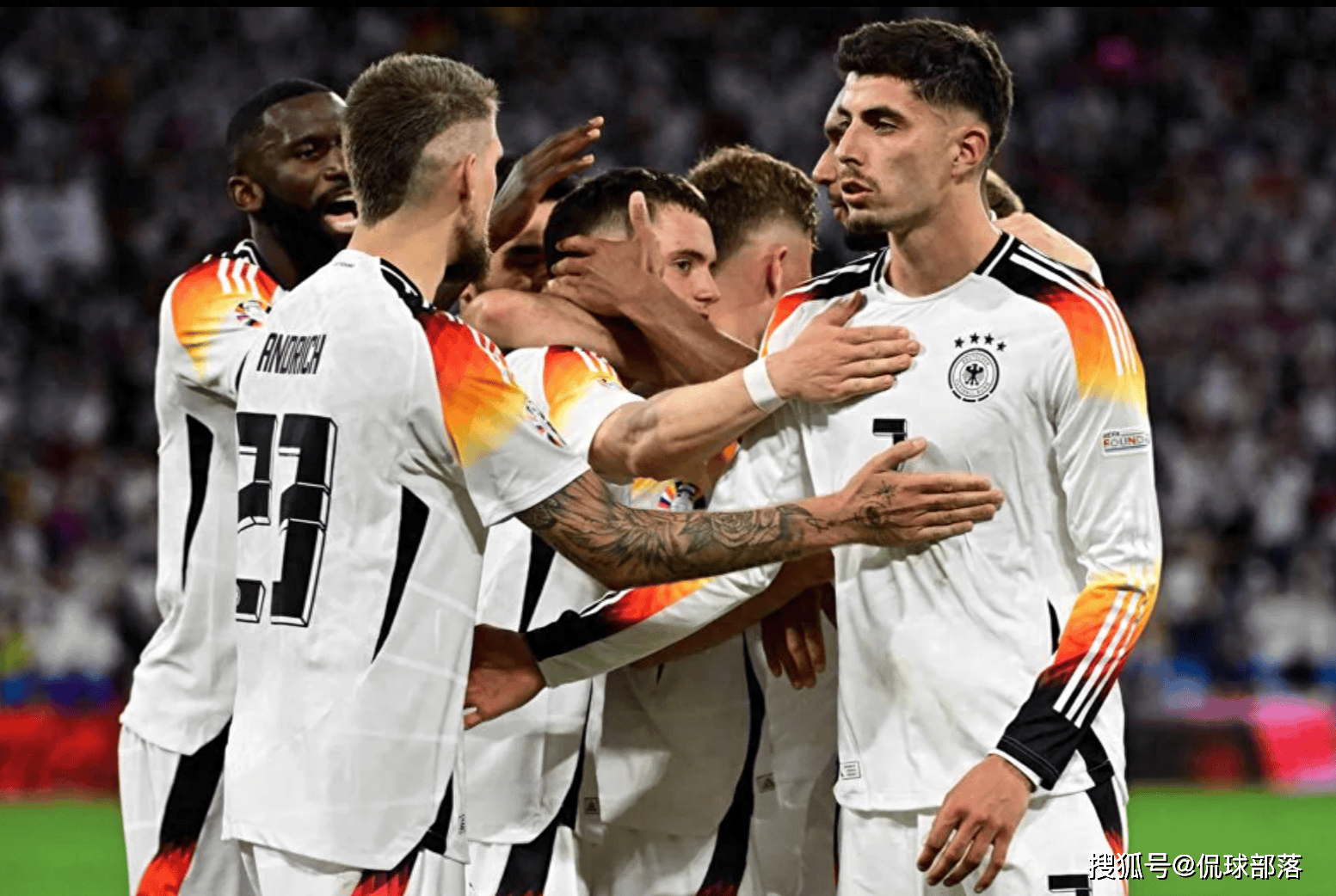 包含不同球队交锋，看谁能抓住机会一决雌雄的词条