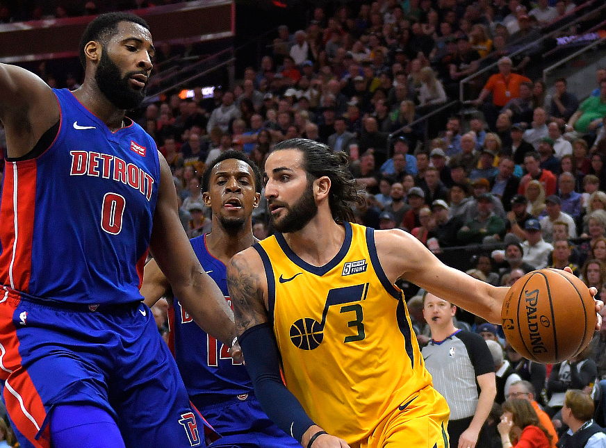 包含不同球队交锋，看谁能抓住机会一决雌雄的词条