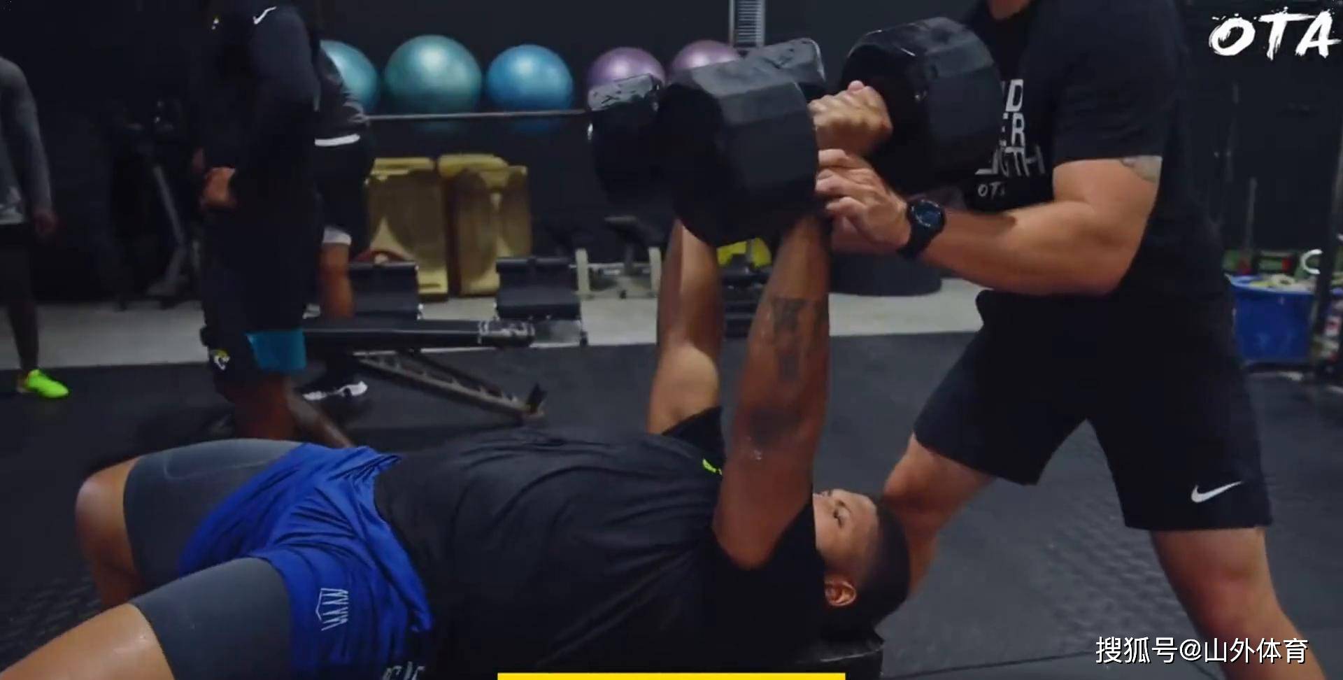 比赛严格规范，球员训练态度端正