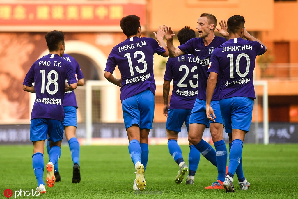 天津泰达客场逆转，终结两连败