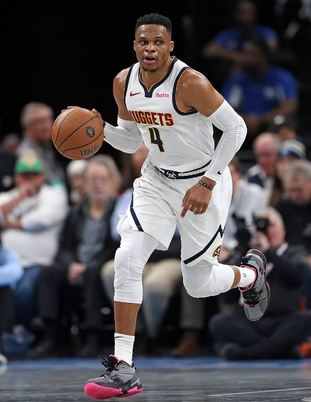 关于雷霆碾压猛龙，威斯布鲁克爆发神勇的信息