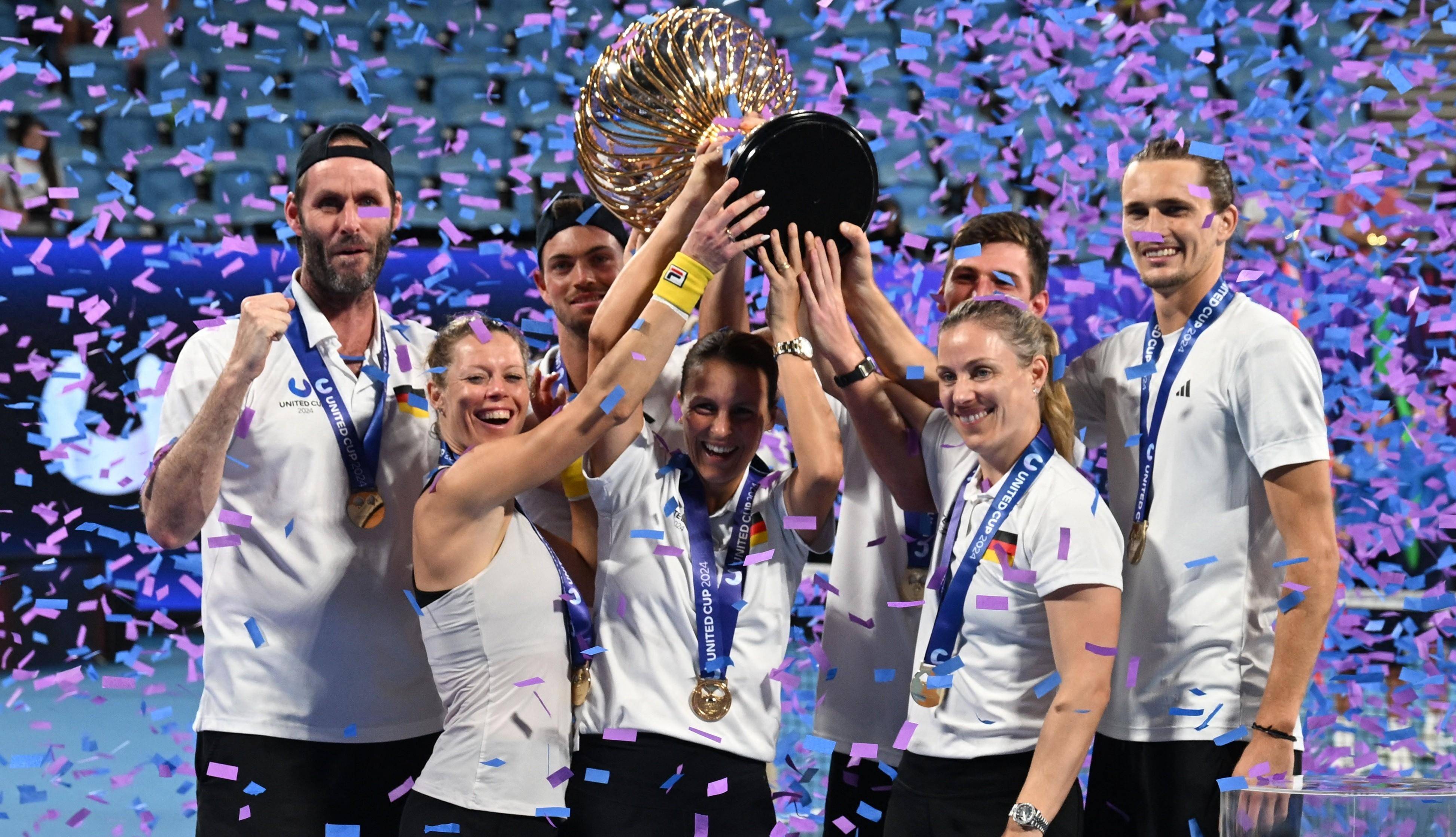 包含拉沃尔杯碾压年终总决赛,兹维列夫统治全场的词条 包含拉沃尔杯碾压年终总决赛,兹维列夫统治全场的词条