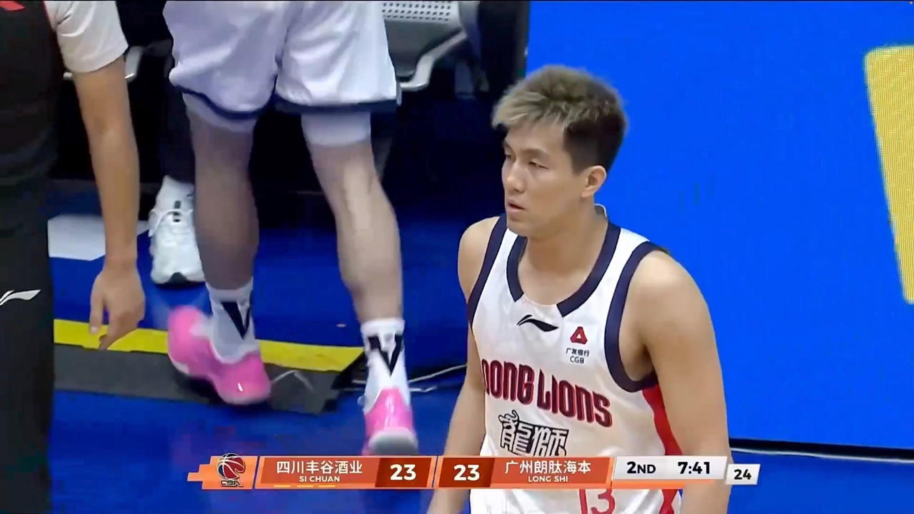 福建队轻取热火,郭艾伦高光表现 福建队轻取热火,郭艾伦高光表现